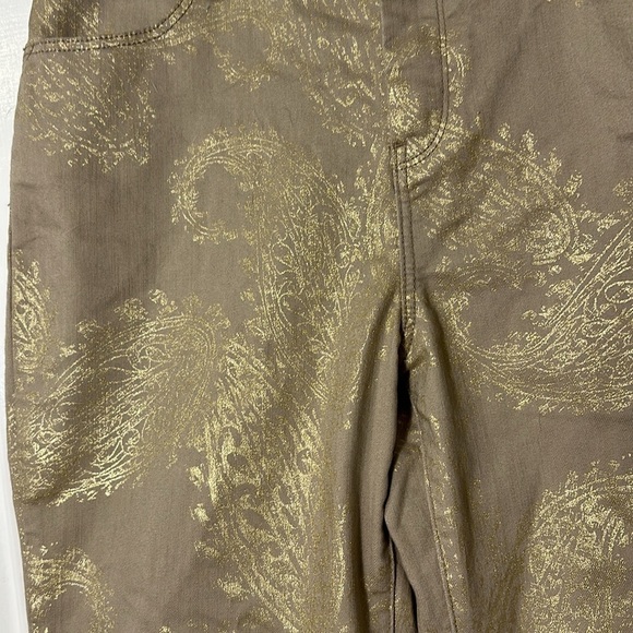 NWT Chico’s Tan & Gold Paisley Perfect Stretch Girlfriend Slim Ankle Jeans Sz 10 - Picture 4 of 12